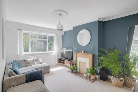 07-a29983020-PropWPen-JJ-Meadowview Rd-7.jpg