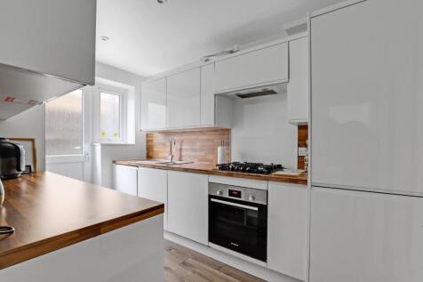 06-c855JHPropWpen - 9 Blakewood Court - 16.jpg