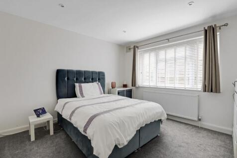 01-cbbfJHPropWpen - 9 Blakewood Court - 1.jpg