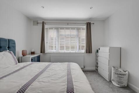 02-0336JHPropWpen - 9 Blakewood Court - 4.jpg