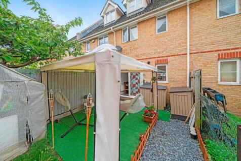 13-654d81011 - NS - PropWorld - 2 Oaklands Court -