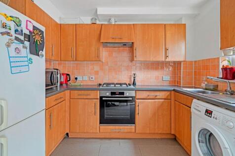 10-054981011 - NS - PropWorld - 2 Oaklands Court -