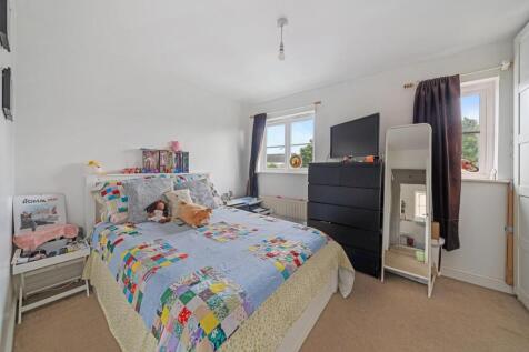 01-168e81011 - NS - PropWorld - 2 Oaklands Court -