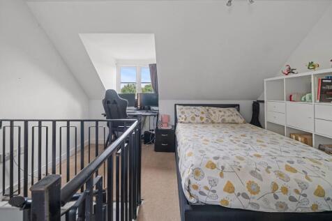 05-2fe781011 - NS - PropWorld - 2 Oaklands Court -