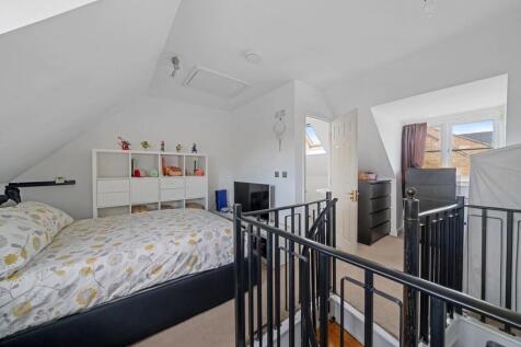 06-833681011 - NS - PropWorld - 2 Oaklands Court -