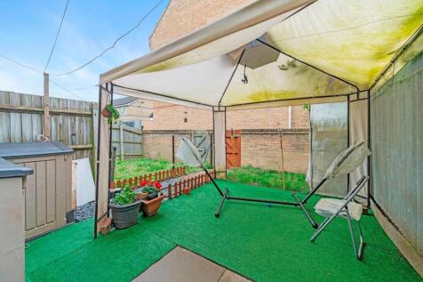 14-fed281011 - NS - PropWorld - 2 Oaklands Court -