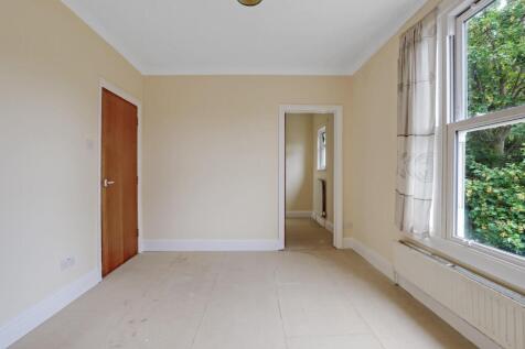 12-53a3JHPropWpen - 20b High Street - 34.jpg