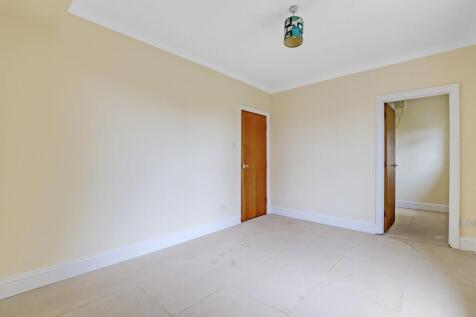 13-2df9JHPropWpen - 20b High Street - 37.jpg