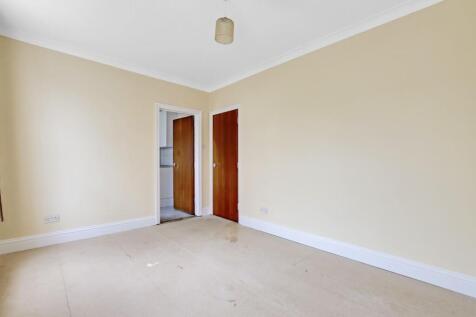 04-fcceJHPropWpen - 20b High Street - 10.jpg