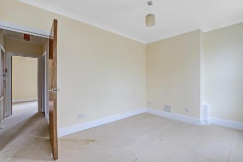 05-1dc3JHPropWpen - 20b High Street - 13.jpg