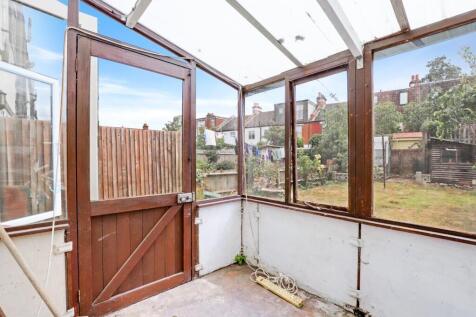 07-80e2JHPropWpen - 34 Cottingham Road19.jpg