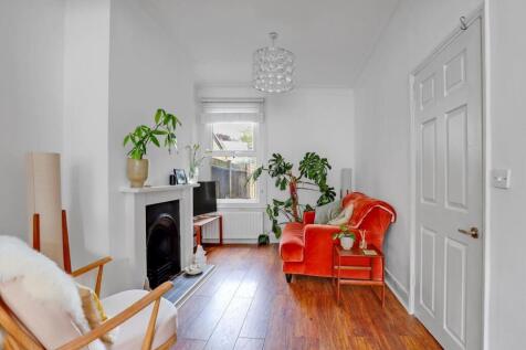 01-730fJHPropWorld - 139 Perry Rise - 1-medium.jpg