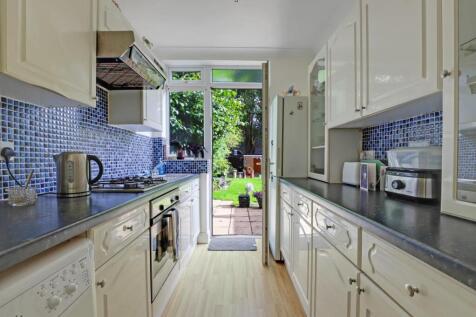 14-bb56JHPropWpen - 40 Kent House Lane - 17.jpg