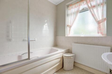 06-2a77JHPropWpen - 40 Kent House Lane - 38.jpg