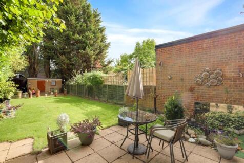 01-9e4dJHPropWpen - 40 Kent House Lane - 23.jpg