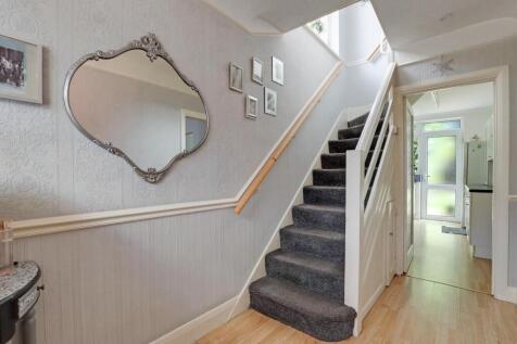 09-b995JHPropWpen - 40 Kent House Lane - 2.jpg