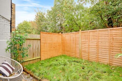 12-e204JHPropWpen - 157 Parish Lane - 16.jpg