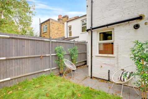 13-0690JHPropWpen - 157 Parish Lane - 19.jpg