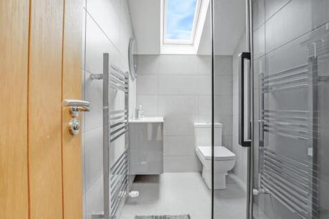 14-7592JHPropWpen - 17 Melvin Road - 37.jpg