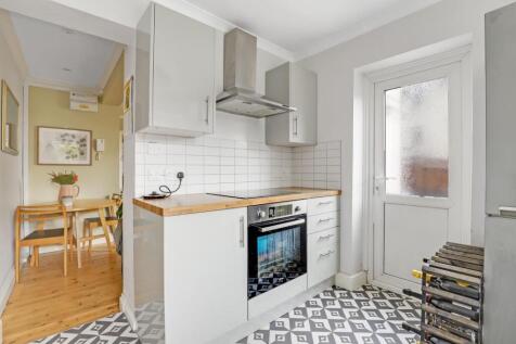 11-a3a3JHPropWpen - F1 80 Anerley Park - 7.jpg