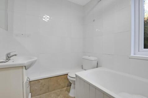 13-a398JHPropWpen - 3 Parish Lane - 17.jpg