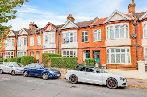 11-beb5JHPropWpen - 12b Royston Road - 43.jpg