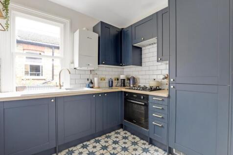 07-f6e1JHPropWpen - 12b Royston Road - 31.jpg