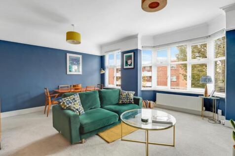 14-1659JHPropWpen - 12b Royston Road - 7.jpg