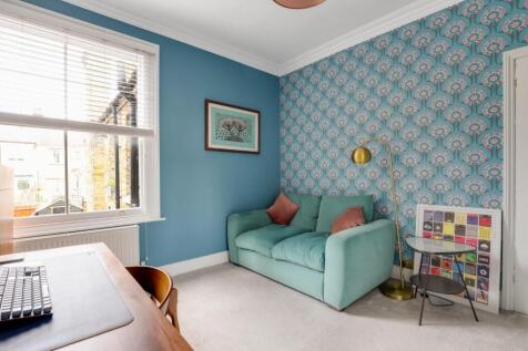 02-de65JHPropWpen - 12b Royston Road - 16.jpg