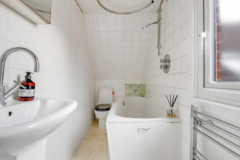 06-3038JHPropWpen - 18c Castledeine Road - 37.jpg