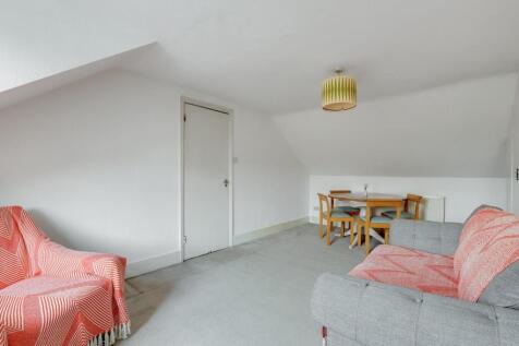 12-eba5JHPropWpen - 18c Castledeine Road - 10.jpg