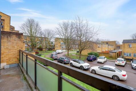 14-e18eJHPropWpen - 37 Bredhurst Close - 40-medium