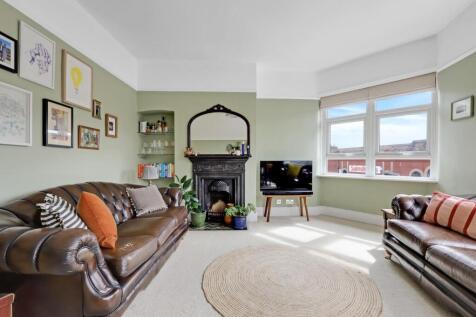 04-a205JHPropWpen - Flat 2, 195 High Street Penge 