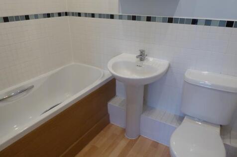 39 Roman Way Bathroom