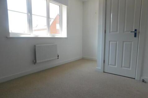 17DeeCloseBedroom2