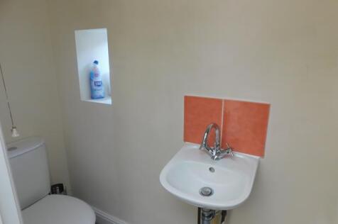 1 Wellington Road Downstairs Toilet