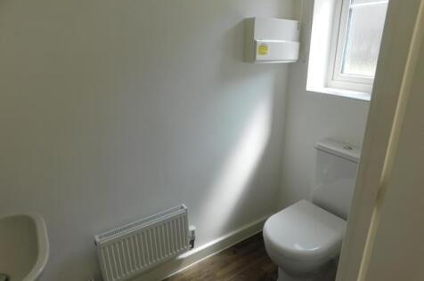 103 Station Road Cloakroom