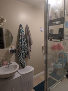 8EpicHouseShowerRoom