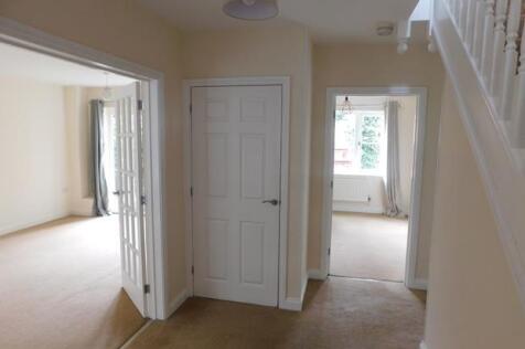 2a Thrapston Road Entrance Hall