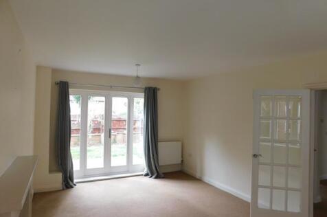2a Thrapston Road Living Room 2