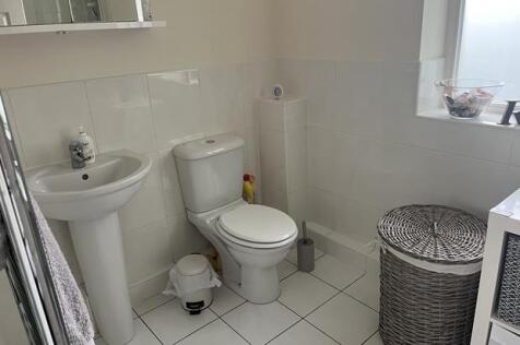 2AThrapstonRoadEnsuite