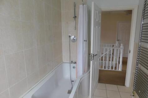 2a Thrapston Road Bathroom