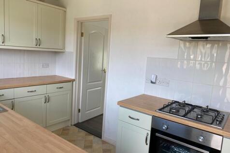 2 South Close Kitchen 4