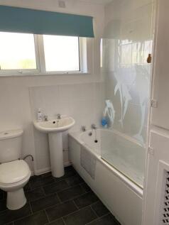2 South Close bathroom