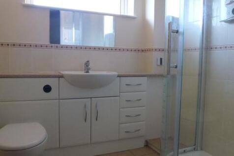 12 School Lane Bathroom