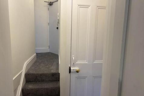 18a Monson Colonnade
