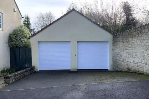 Double Garage &amp; Driveway 