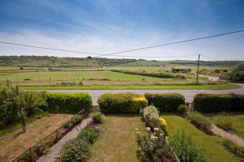 Front Garden / View 