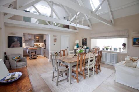 Dining Area Leading into Kitchen
