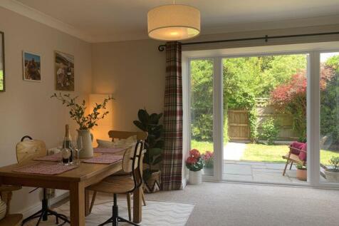 Dining Room / Garden